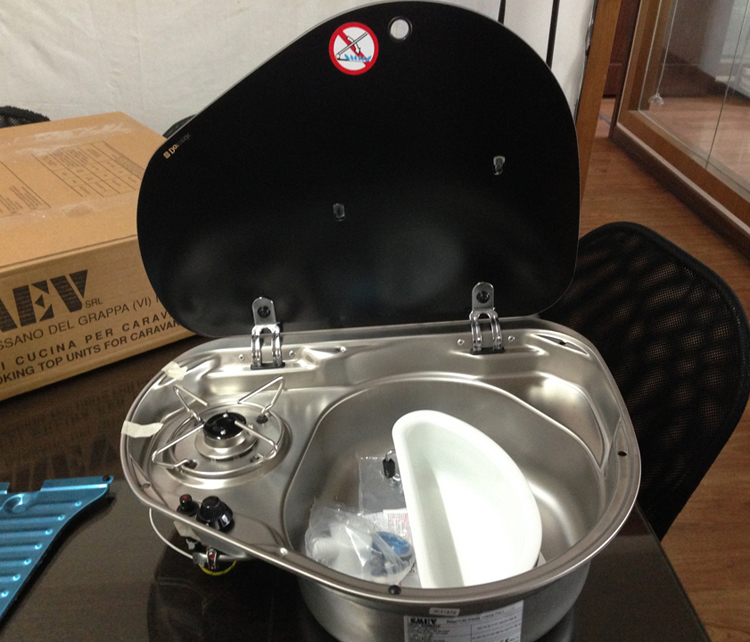 帶玻璃罩的單爐頭燃?xì)庠钏劢M合描述圖5 房車帶玻璃罩單爐頭燃?xì)庠钏劢M合