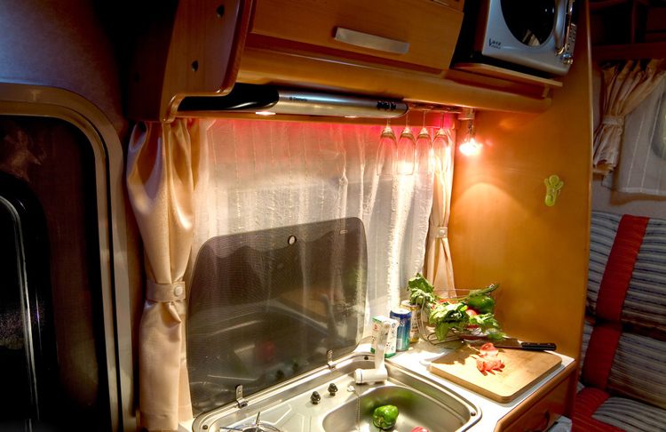 帶玻璃罩的雙爐頭燃?xì)庠钏劢M合3 房車帶玻璃罩雙爐頭燃?xì)庠钏劢M合