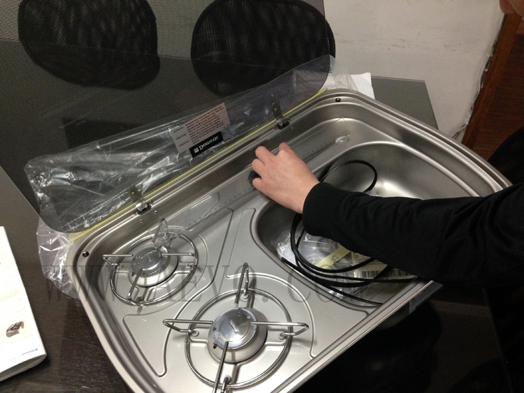 帶玻璃罩的雙爐頭燃?xì)庠钏劢M合6 房車帶玻璃罩雙爐頭燃?xì)庠钏劢M合