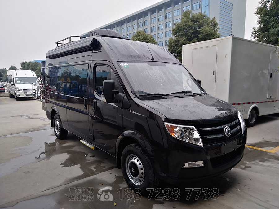 東風御風長軸高頂B型房車自動擋外觀一 東風御風長軸高頂B型房車自動擋外觀一