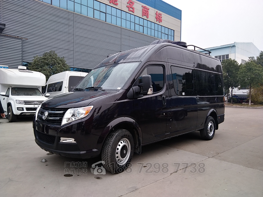 東風御風長軸高頂B型房車自動擋外觀二 東風御風長軸高頂B型房車自動擋外觀二