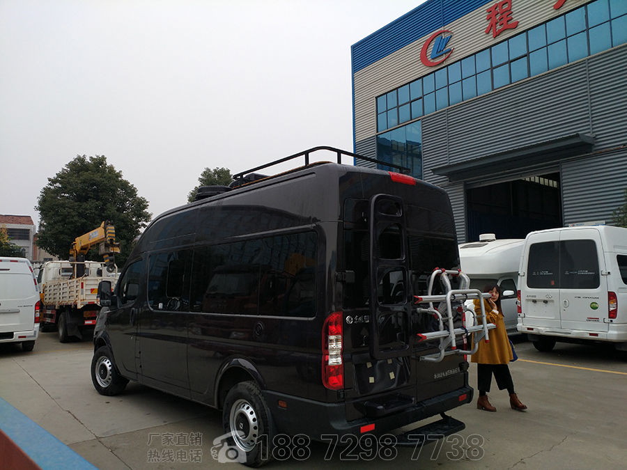 東風御風長軸高頂B型房車自動擋外觀三 東風御風長軸高頂B型房車自動擋外觀三