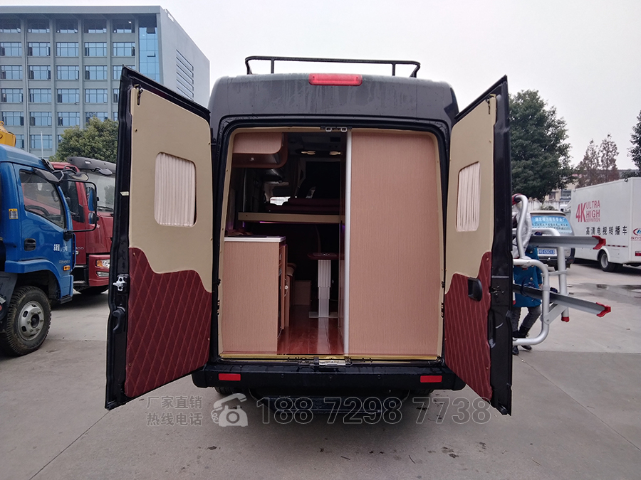 東風御風長軸高頂B型房車自動擋內飾1 東風御風長軸高頂B型房車自動擋內飾1