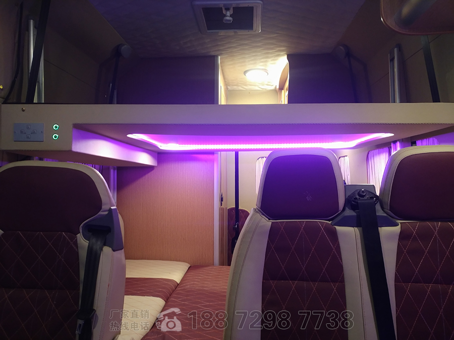 東風御風長軸高頂B型房車自動擋內飾3 東風御風長軸高頂B型房車自動擋內飾3