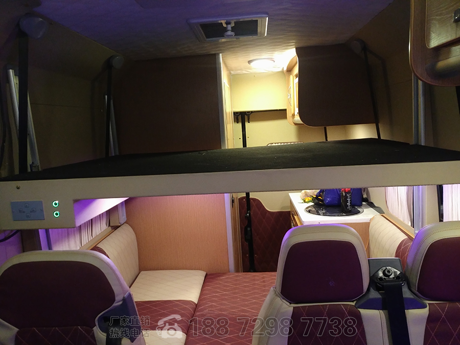 東風御風長軸高頂B型房車自動擋內飾4 東風御風長軸高頂B型房車自動擋內飾4