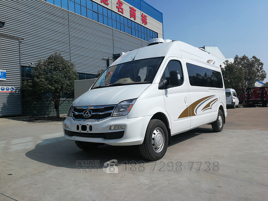 上汽大通V80長(zhǎng)軸高頂自動(dòng)擋房車(chē)1