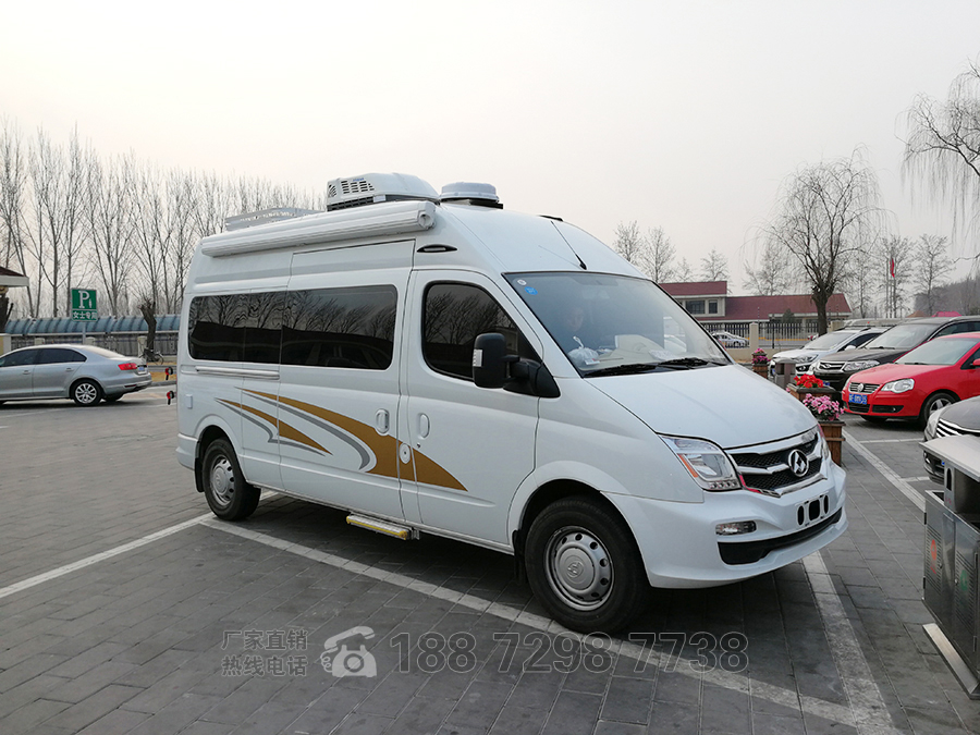 上汽大通V80長(zhǎng)軸高頂自動(dòng)擋房車(chē)2
