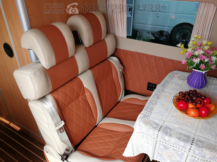 上汽大通V80長(zhǎng)軸高頂自動(dòng)擋房車(chē)8