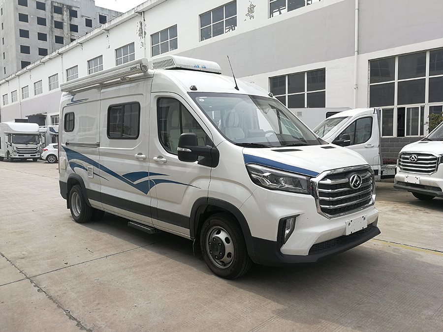 上汽大通V90加長(zhǎng)軸高頂房車-白色