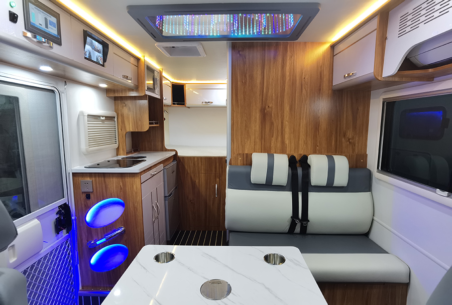 中恒房車-依維柯歐勝8AT自動(dòng)擋C型房車-橫床版2